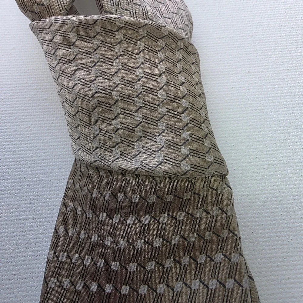The Arrow Company Mens Geometric Pattern Silk-Look Taupe Beige Necktie Formal‎